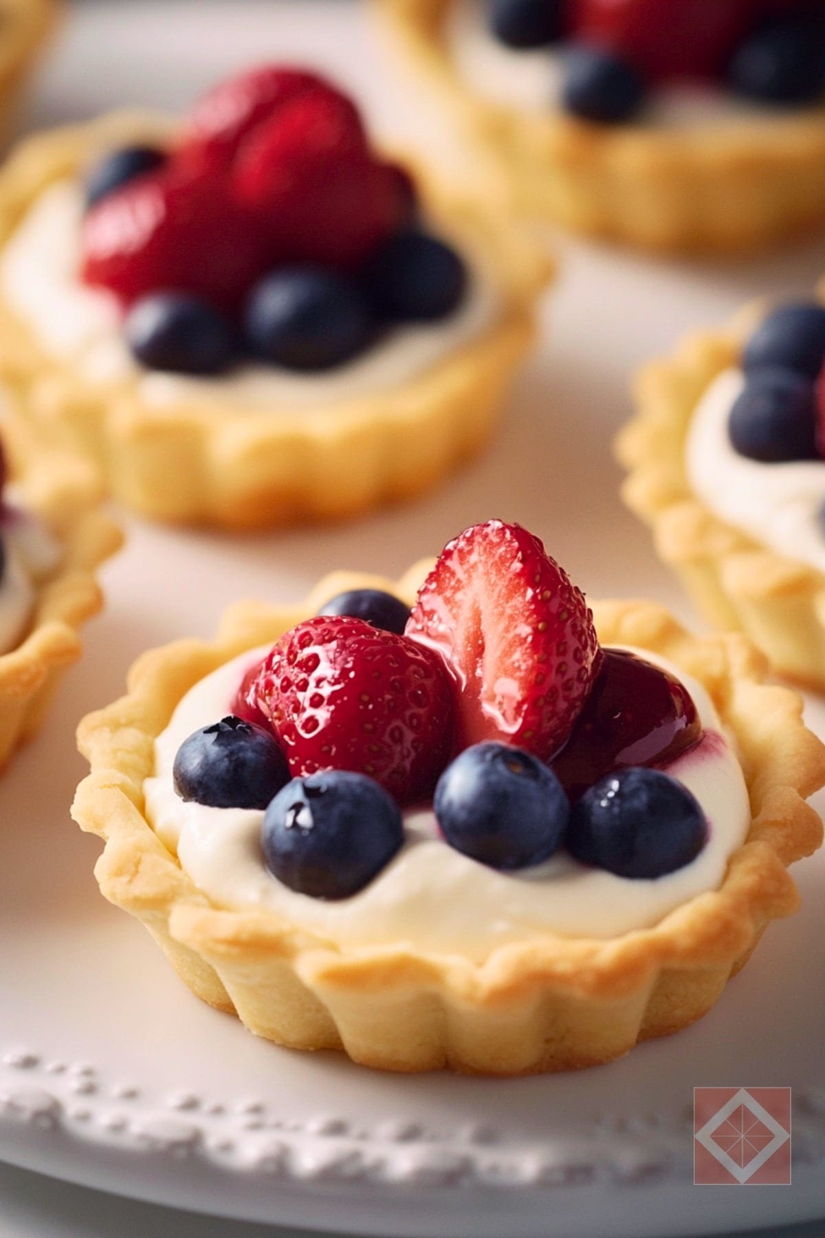 15 Easy Dessert Recipes That’ll Make You Look Like a Baking Pro (Without Trying That Hard) 10 15 Easy Dessert Recipes That’ll Make You Look Like a Baking Pro (Without Trying That Hard) - Berry Tartlets with Vanilla Cream pin 1 midia
