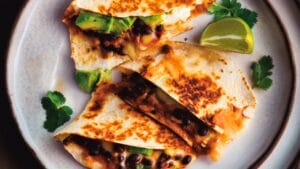 Smoky Black Bean Quesadillas with Roasted Poblano Peppers for Dinner 1 Smoky Black Bean Quesadillas with Roasted Poblano Peppers for Dinner - Black Bean Quesadillas midia