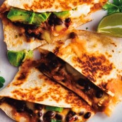 Smoky Black Bean Quesadillas with Roasted Poblano Peppers for Dinner 5 Smoky Black Bean Quesadillas with Roasted Poblano Peppers for Dinner - Black Bean Quesadillas midia