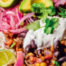 One-Pan Black Bean Skillet Dinner with Lime Crema & Quick Pickled Onions 5 One-Pan Black Bean Skillet Dinner with Lime Crema & Quick Pickled Onions - Black Bean Skillet Dinner Recipe with Quick Pickled Red Onion and Lime Crema midia