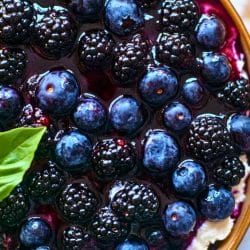 The Perfect Anti-Inflammatory Berry & Cheese Dessert 5 The Perfect Anti-Inflammatory Berry & Cheese Dessert - Blackberry and Blueberry Dessert with Whipped Goat Cheese midia