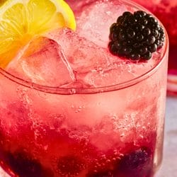 Simple Bramble Cocktail Recipe You’ll Adore 5 Simple Bramble Cocktail Recipe You’ll Adore - Bramble Cocktail midia