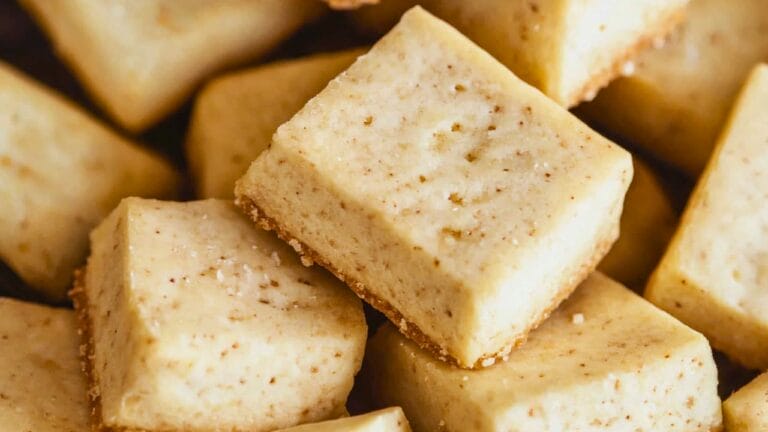 Homemade Trefoils: A Cookie That’s Always in Style 3 Homemade Trefoils: A Cookie That’s Always in Style - Buttery Shortbread midia