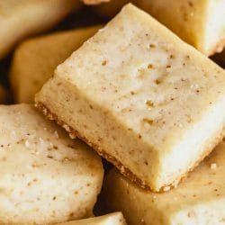 Homemade Trefoils: A Cookie That’s Always in Style 6 Homemade Trefoils: A Cookie That’s Always in Style - Buttery Shortbread midia