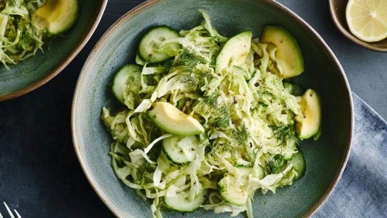 Got 10 Minutes? This Cabbage Avocado Salad Will Save Dinner 8 Got 10 Minutes? This Cabbage Avocado Salad Will Save Dinner - Cabbage Avocado Salad midia