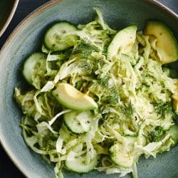 Got 10 Minutes? This Cabbage Avocado Salad Will Save Dinner 5 Got 10 Minutes? This Cabbage Avocado Salad Will Save Dinner - Cabbage Avocado Salad midia