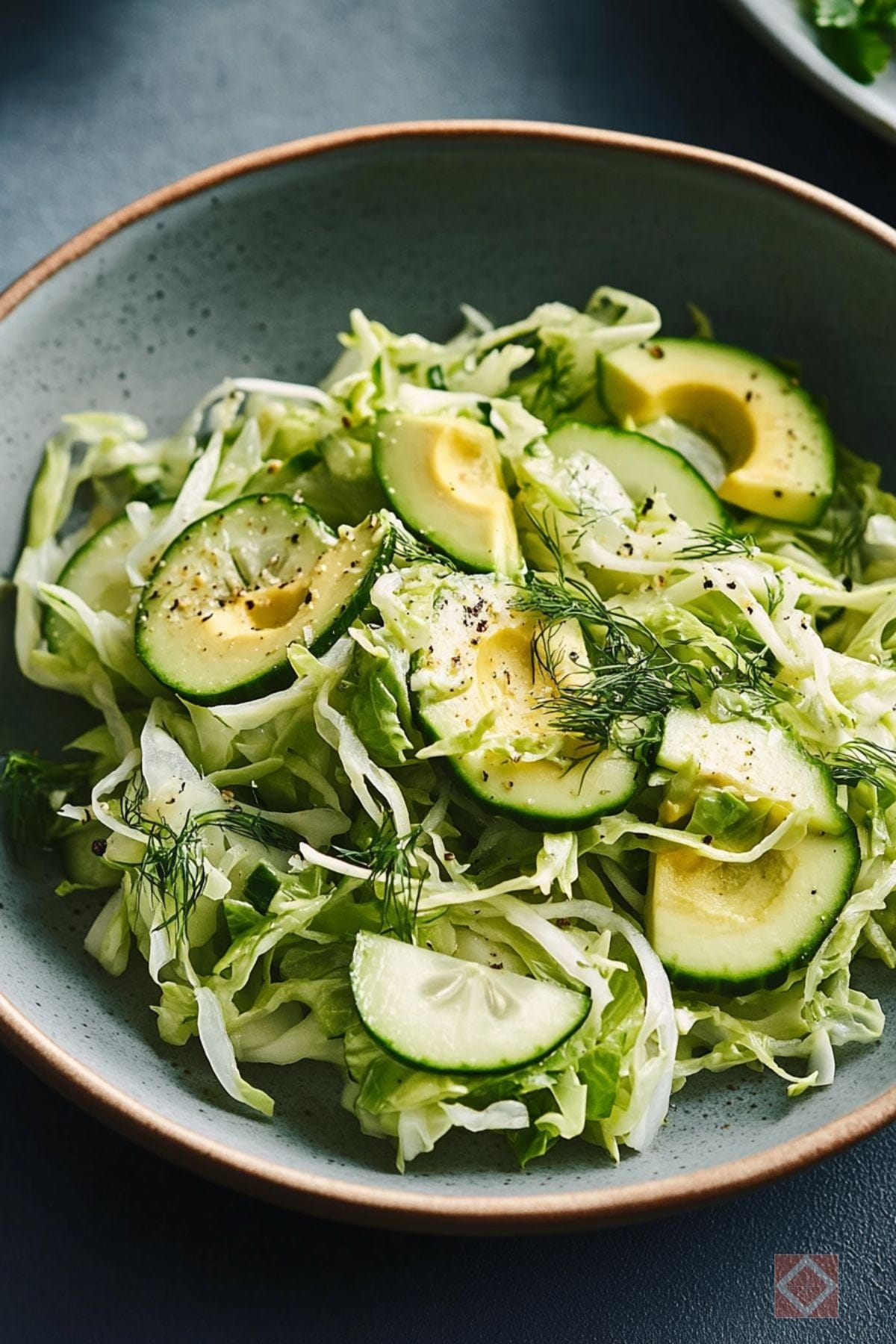 Got 10 Minutes? This Cabbage Avocado Salad Will Save Dinner 4 Got 10 Minutes? This Cabbage Avocado Salad Will Save Dinner - Cabbage Avocado Salad pin 2 midia