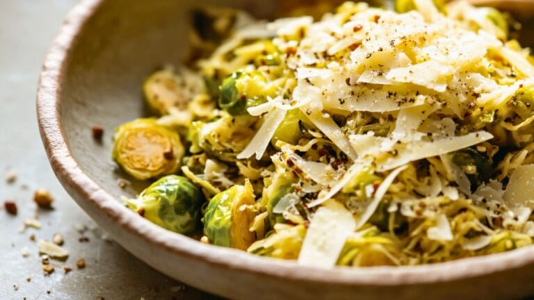Simple Cacio e Pepe Brussels Sprouts Done in Minutes 5 Simple Cacio e Pepe Brussels Sprouts Done in Minutes - Cacio e Pepe Brussels Sprouts midia