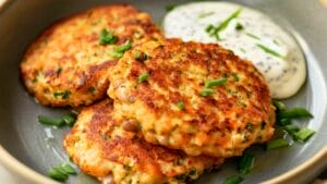 Carrot Fritters with Herb Yogurt: Healthy & Delicious 1 Carrot Fritters with Herb Yogurt: Healthy & Delicious - Carrot and Cannellini Bean Fritters with Herb Yogurt Sauce midia
