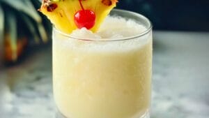 Blend Up This Smooth & Tropical Cauliflower Piña Colada Mocktail 1 Blend Up This Smooth & Tropical Cauliflower Piña Colada Mocktail - Cauliflower Pina Colada Cocktail midia