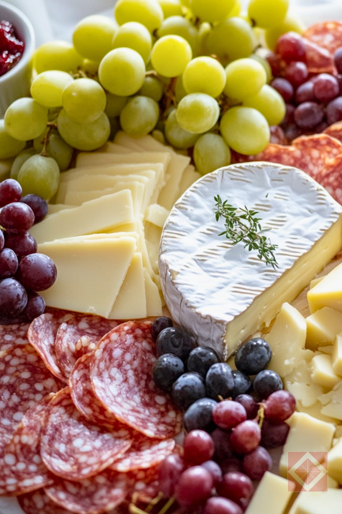 Create a Beautiful Cheese Board for Your Next Party 4 Create a Beautiful Cheese Board for Your Next Party - Cheese Board pin 2 midia