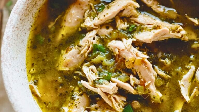 12 Anti-Inflammation Recipes to Soothe Your Body & Delight Your Taste Buds 10 12 Anti-Inflammation Recipes to Soothe Your Body & Delight Your Taste Buds - Chicken Chile Verde midia