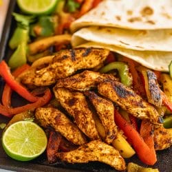 Quick & Easy Blackstone Griddle Chicken Fajitas for Busy Nights 7 Quick & Easy Blackstone Griddle Chicken Fajitas for Busy Nights - Chicken Fajitas midia