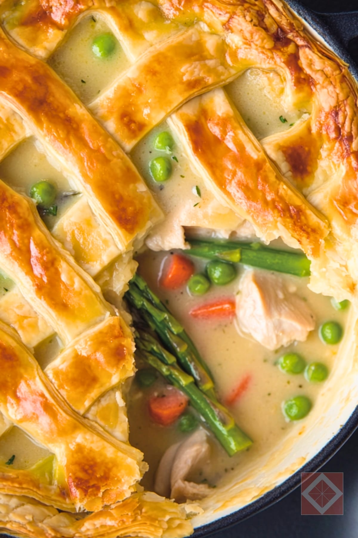 Chicken Pot Pie with Spring Vegetables One-Pot Recipe Made Simple 3 Chicken Pot Pie with Spring Vegetables One-Pot Recipe Made Simple - Chicken Pot Pie with Spring Vegetables pin 2 midia