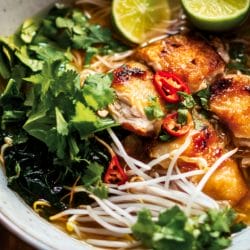 How to Make Crispy Chicken-Skin Pho Like a Pro 5 How to Make Crispy Chicken-Skin Pho Like a Pro - Chicken Skin Pho midia