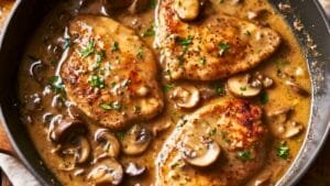 Easy Chicken in Mushroom Wine Sauce (Fancy Without the Fuss) 1 Easy Chicken in Mushroom Wine Sauce (Fancy Without the Fuss) - Chicken in Mushroom Wine Sauce Recipe midia