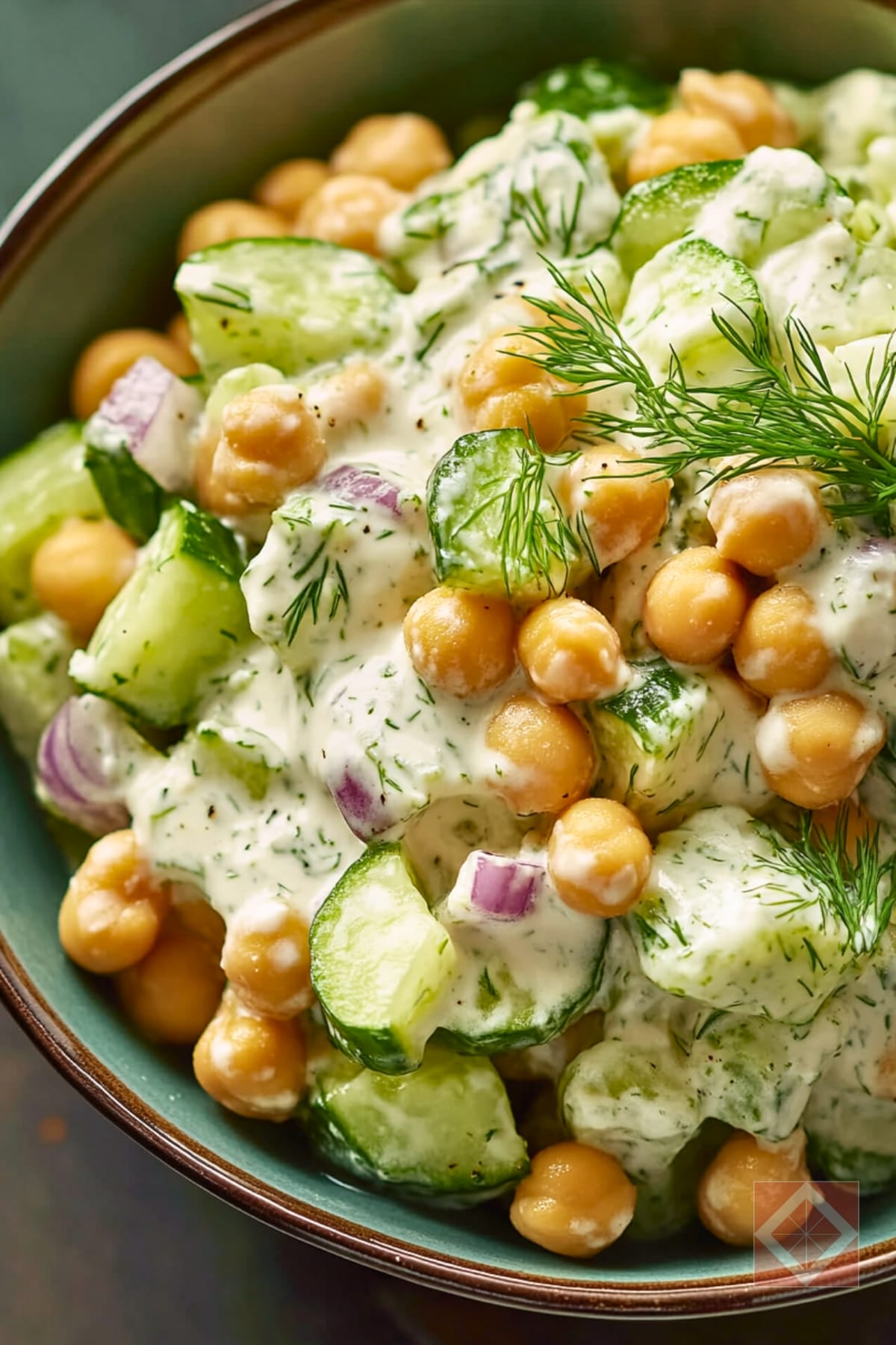 Creamy Chickpea Salad for a Quick Lunch 5 Creamy Chickpea Salad for a Quick Lunch - Chickpea and Cucumber Salad with Creamy Yogurt Dressing pin 2 midia