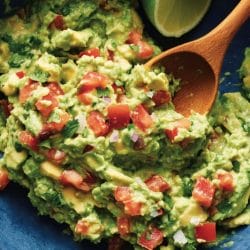 Chunky Guacamole Made Easy & Full of Flavor 6 Chunky Guacamole Made Easy & Full of Flavor - Chunky Guacamole midia