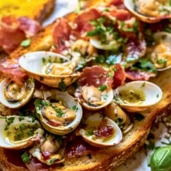 30-Minute Easy Recipe for Clams on Toast 5 30-Minute Easy Recipe for Clams on Toast - Clams on Toast midia