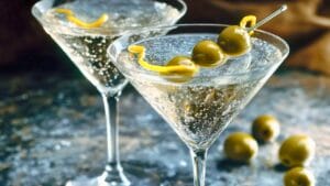 How to Make a Gin Martini That Impresses Every Time 1 How to Make a Gin Martini That Impresses Every Time - Classic Gin Martini midia