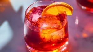 Negroni: A Classic Drink That Never Goes Out of Style 1 Negroni: A Classic Drink That Never Goes Out of Style - Classic Negroni Cocktail midia