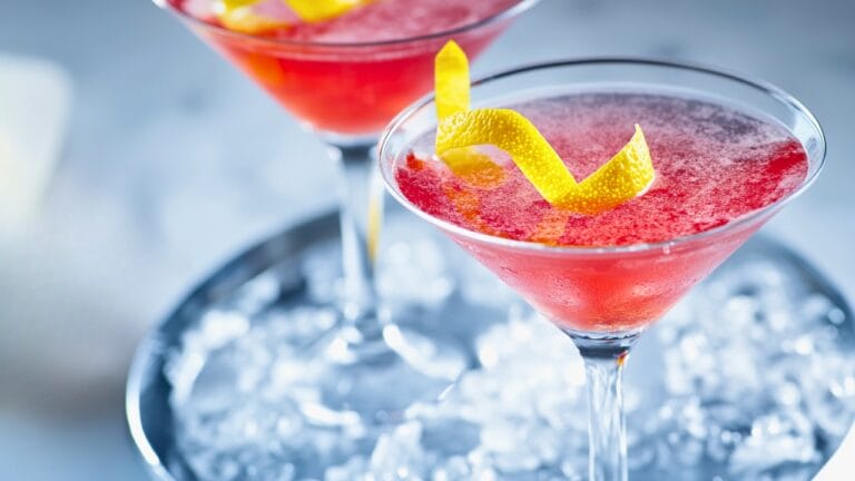 Classic Vodka Martini: A Drink Worth Celebrating 5 Classic Vodka Martini: A Drink Worth Celebrating - Classic Vodka Martini midia