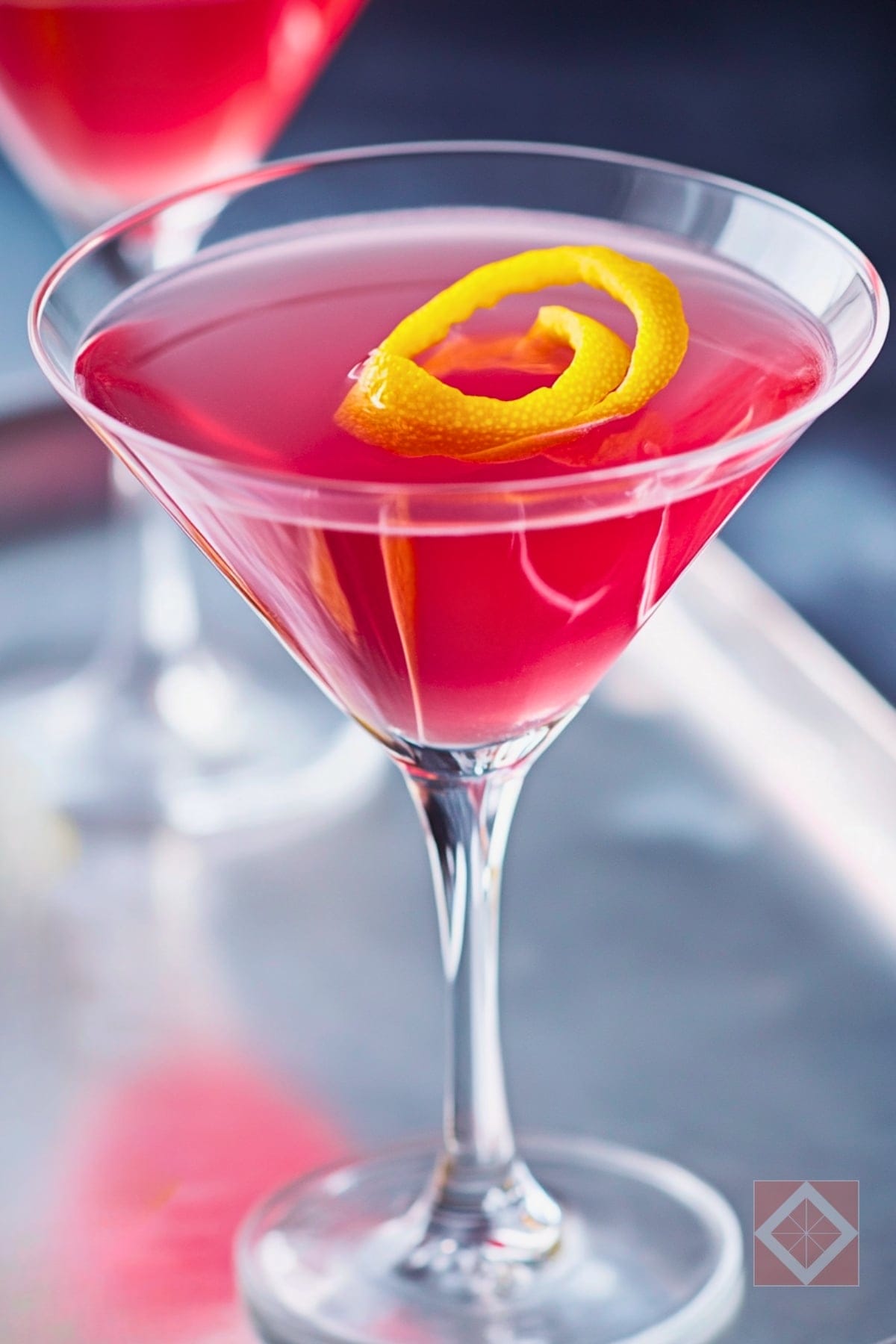 9 Next-Level Vodka Cocktail Recipes to Shake Up Your Happy Hour 3 9 Next-Level Vodka Cocktail Recipes to Shake Up Your Happy Hour - Classic Vodka Martini pin 1 midia