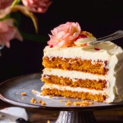 Coconut Carrot Cake with Cream Cheese Frosting Made Easy 5 Coconut Carrot Cake with Cream Cheese Frosting Made Easy - Coconut Carrot Cake midia