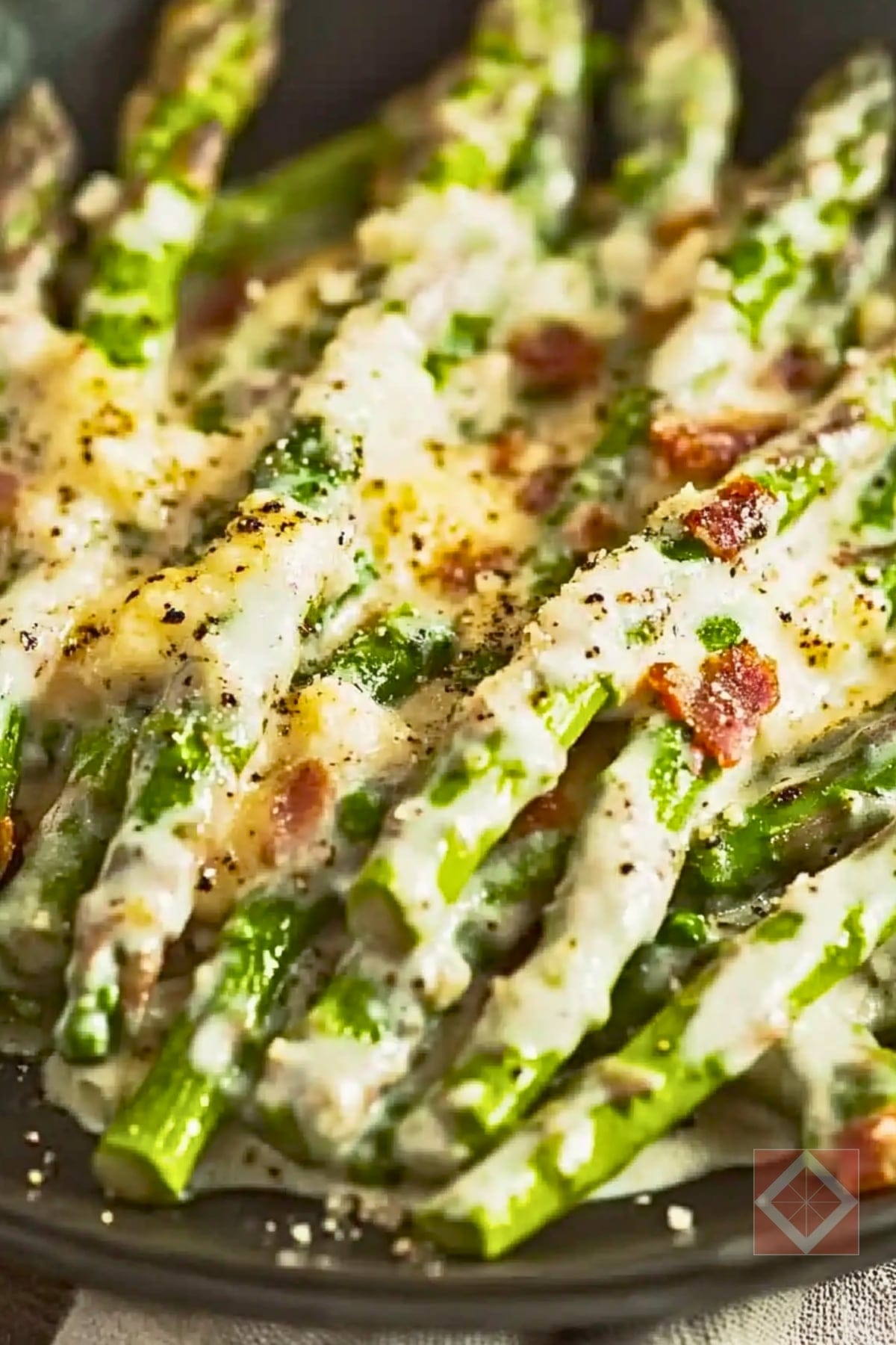 Creamy Asparagus Carbonara: A Light & Elegant Dinner Option 3 Creamy Asparagus Carbonara: A Light & Elegant Dinner Option - Creamy Asparagus Carbonara pin 1 midia
