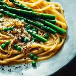 Creamy Cacio e Pepe Pasta with Spring Vegetables Recipe 5 Creamy Cacio e Pepe Pasta with Spring Vegetables Recipe - Creamy Cacio e Pepe Pasta midia