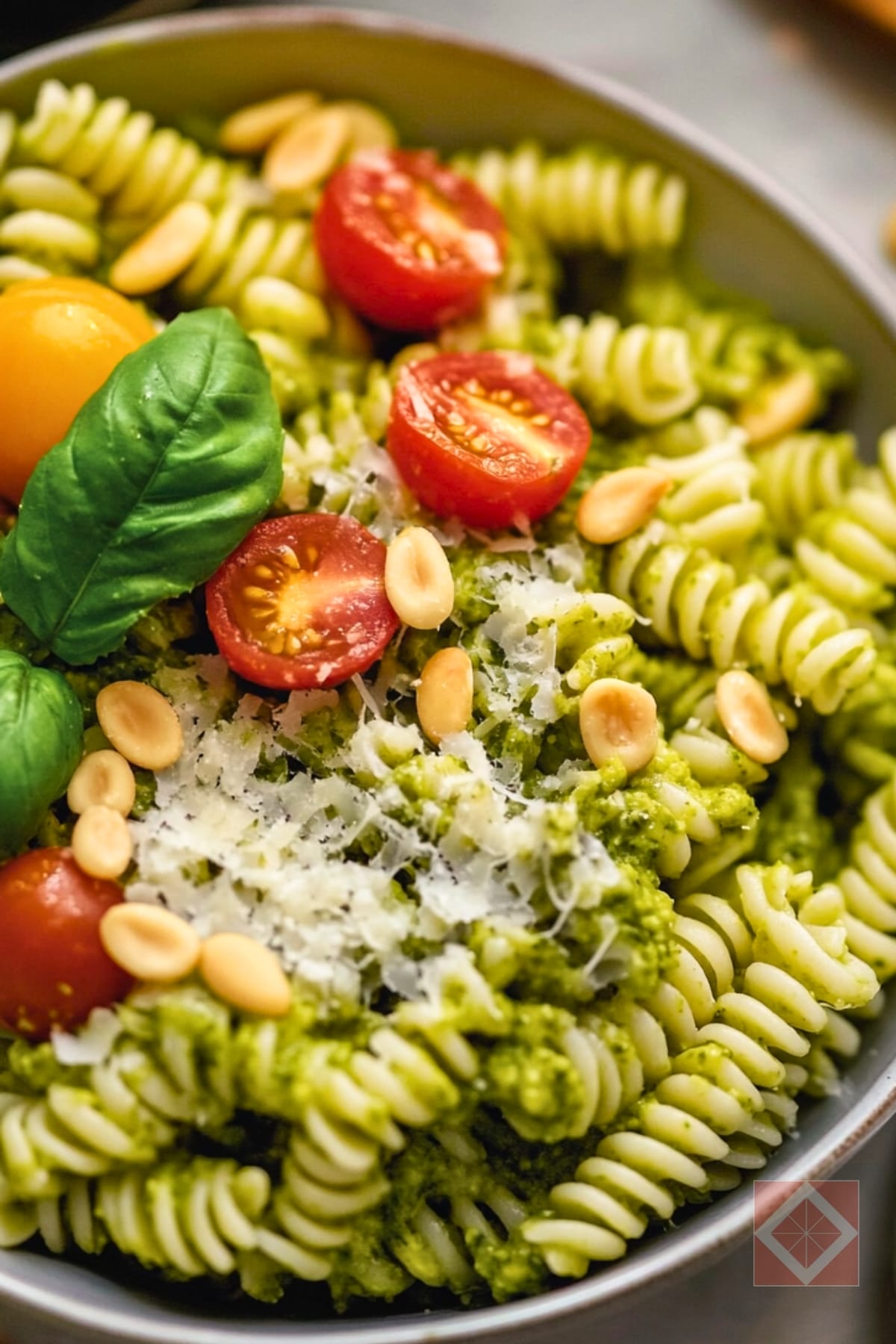 Easy Creamy Pesto Pasta That’s Actually Worth Making at Home 3 Easy Creamy Pesto Pasta That’s Actually Worth Making at Home - Creamy Pesto Pasta pin 1 midia