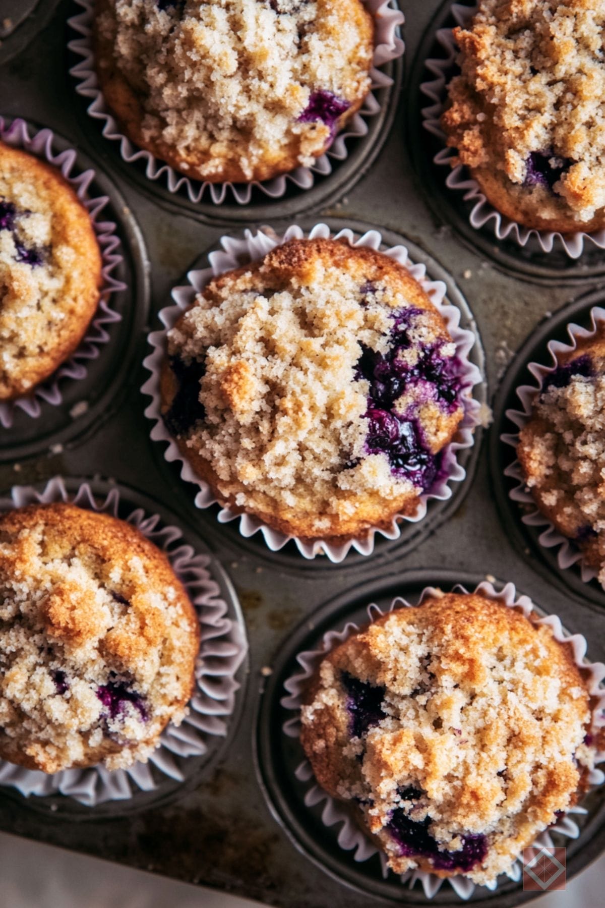 13 Insanely Easy Breakfast Recipes You’ll Wish You Tried Sooner 8 13 Insanely Easy Breakfast Recipes You’ll Wish You Tried Sooner - Crumbly Blueberry Muffins pin 1 midia