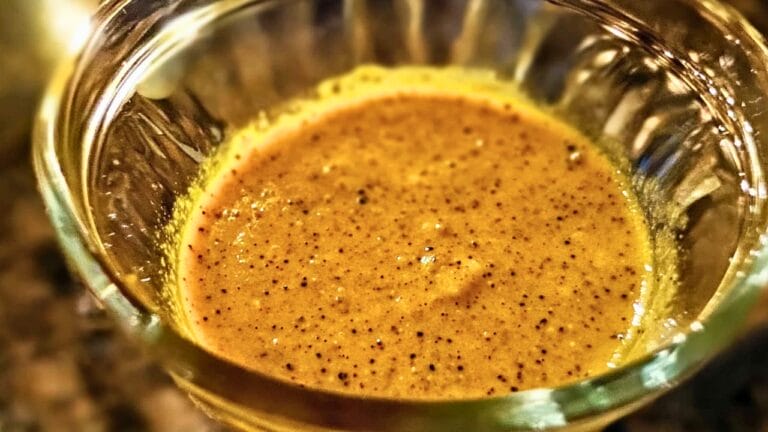 Fight Inflammation with This Curried Black Pepper Vinaigrette Recipe 7 Fight Inflammation with This Curried Black Pepper Vinaigrette Recipe - Curried Black Pepper Vinaigrette midia