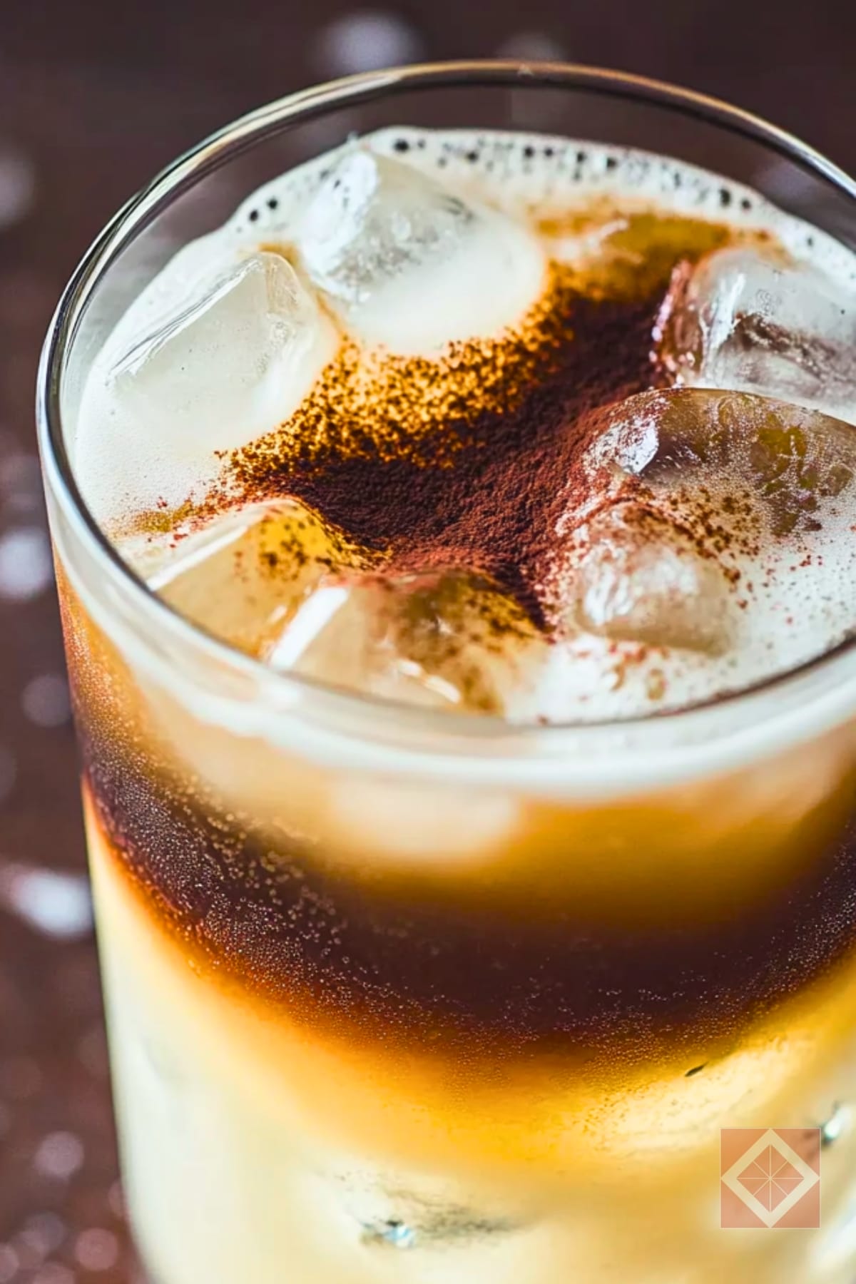 12 Spritzer, Wine & Sake Cocktails That Feel High-End But Take Almost No Effort 9 12 Spritzer, Wine & Sake Cocktails That Feel High-End But Take Almost No Effort - Dark ‘N Cloudy Cocktail pin 1 midia