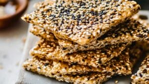 Easy Homemade Crackers Everyone Will Love 1 Easy Homemade Crackers Everyone Will Love - Easy Homemade Seedy Crackers midia