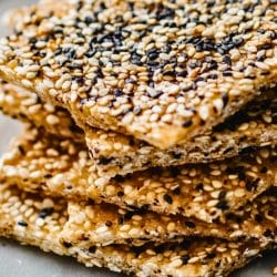 Easy Homemade Crackers Everyone Will Love 5 Easy Homemade Crackers Everyone Will Love - Easy Homemade Seedy Crackers midia