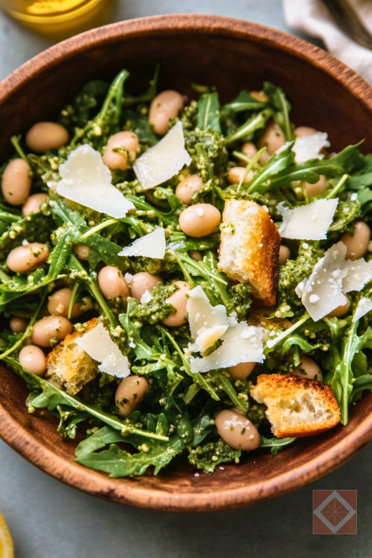 15-Minute Everything Bagel Salad with a Mediterranean Touch 3 15-Minute Everything Bagel Salad with a Mediterranean Touch - Everything Bagel Salad with White Beans and Pesto pin 1 midia