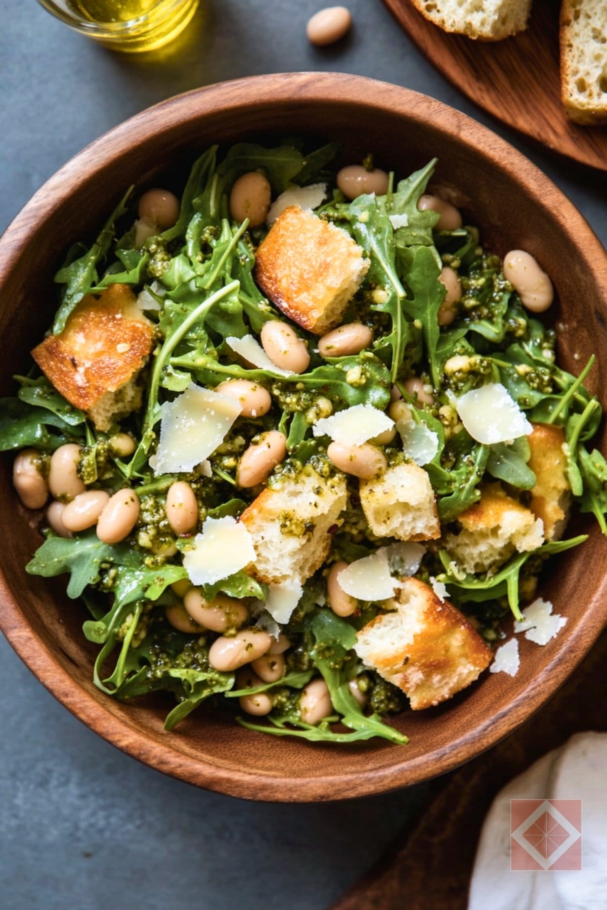 15-Minute Everything Bagel Salad with a Mediterranean Touch 4 15-Minute Everything Bagel Salad with a Mediterranean Touch - Everything Bagel Salad with White Beans and Pesto pin 2 midia