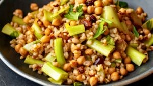 Heart-Healthy Farro Dinner with Crispy Leeks & Chickpeas 1 Heart-Healthy Farro Dinner with Crispy Leeks & Chickpeas - Farro Dinner midia