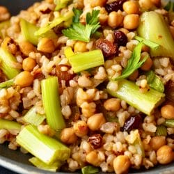 Heart-Healthy Farro Dinner with Crispy Leeks & Chickpeas 4 Heart-Healthy Farro Dinner with Crispy Leeks & Chickpeas - Farro Dinner midia