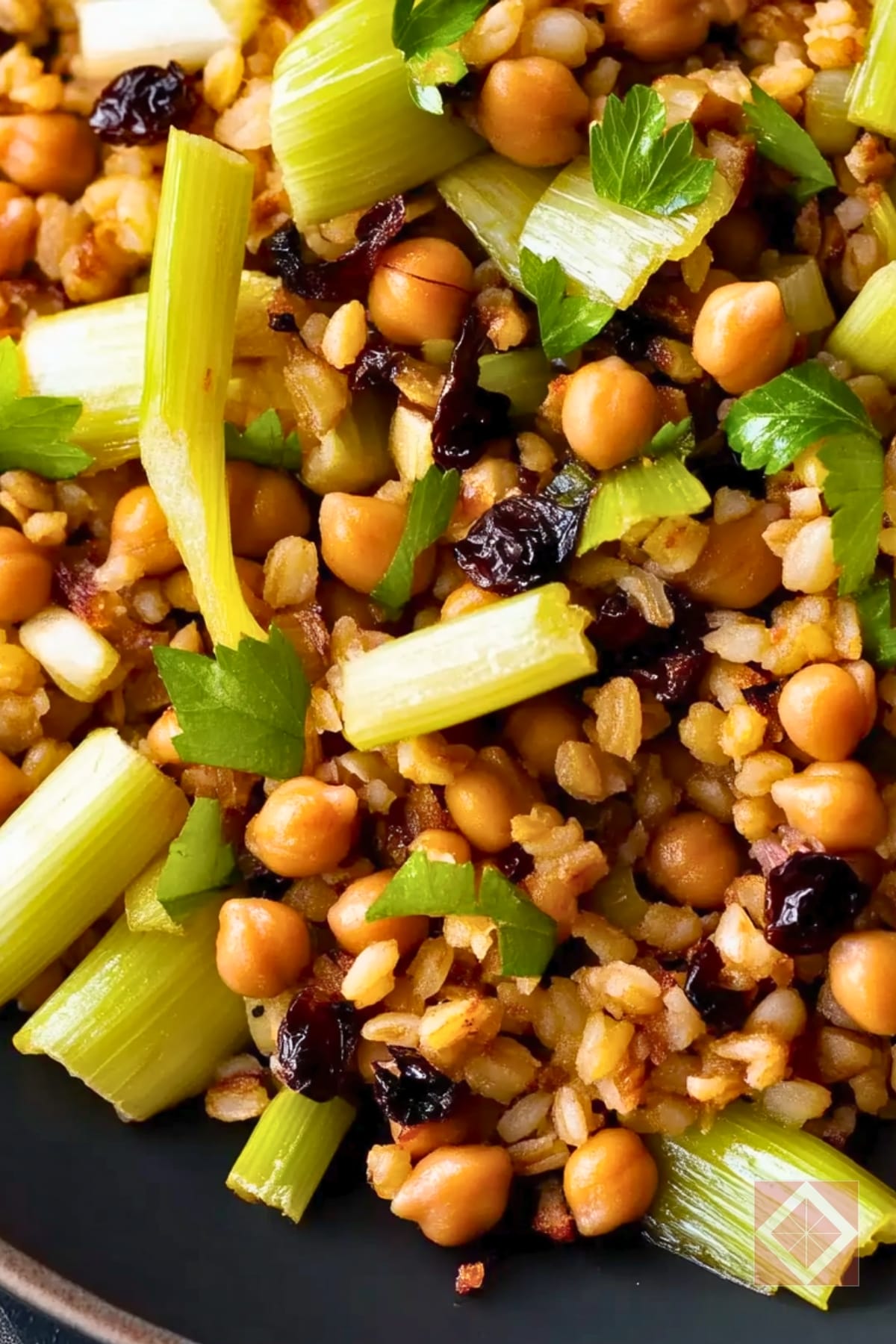 Heart-Healthy Farro Dinner with Crispy Leeks & Chickpeas 3 Heart-Healthy Farro Dinner with Crispy Leeks & Chickpeas - Farro Dinner pin 2 midia