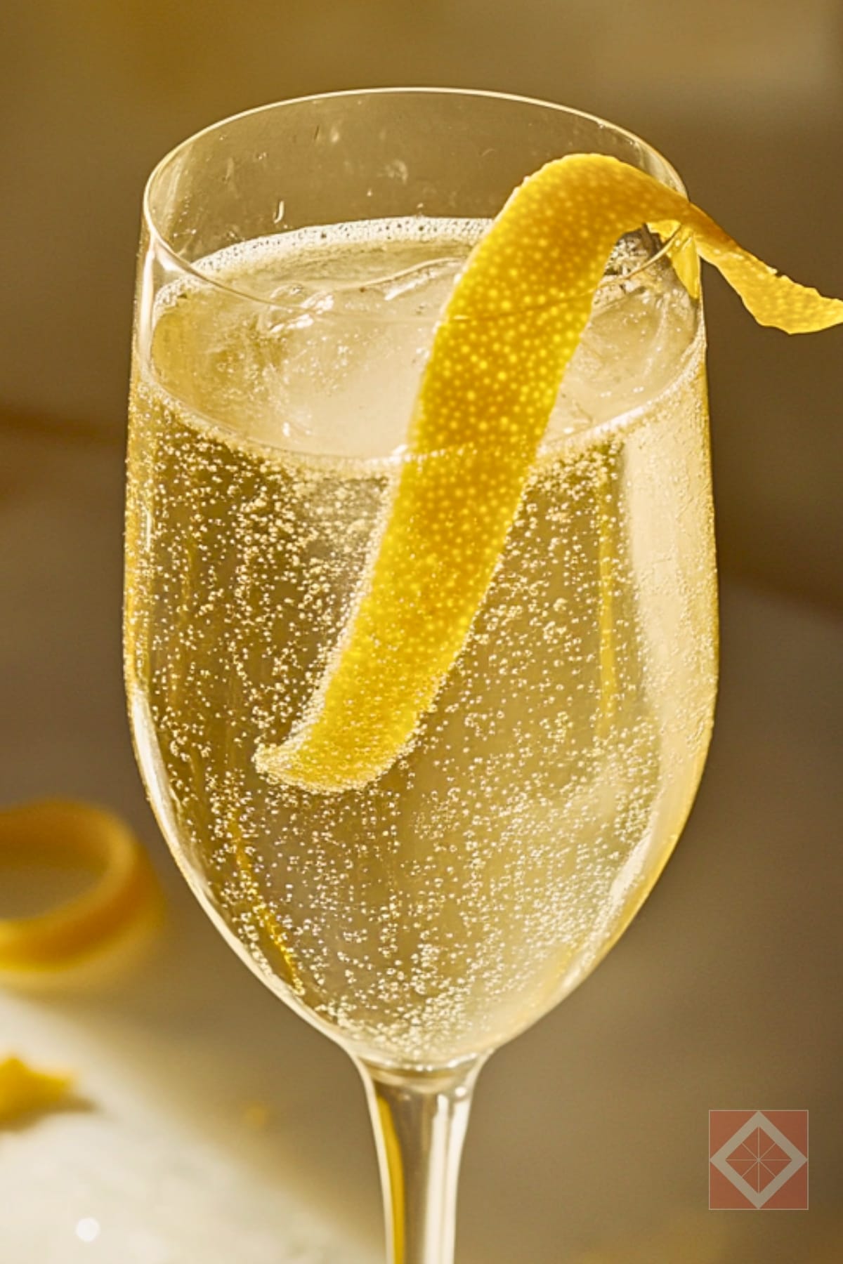 7 Champagne & Sparkling Wine Cocktails You’ll Want to Make Again & Again 2 7 Champagne & Sparkling Wine Cocktails You’ll Want to Make Again & Again - French 75 Cocktail pin 1 midia