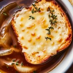 How to Easily Make Perfect French Onion Soup at Home 5 How to Easily Make Perfect French Onion Soup at Home - French Onion Soup midia 1