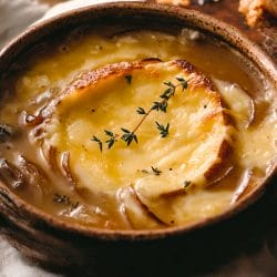 Comforting French Onion Soup Classic Made Easy 5 Comforting French Onion Soup Classic Made Easy - French Onion Soup midia 2