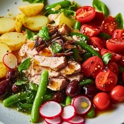 Fresh Niçoise Salad with Herbaceous Dressing: A Must-Try Dish 4 Fresh Niçoise Salad with Herbaceous Dressing: A Must-Try Dish - Fresh Nicoise Salad midia