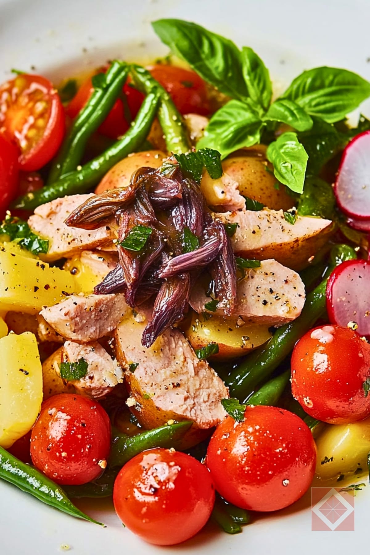 Fresh Niçoise Salad with Herbaceous Dressing: A Must-Try Dish 2 Fresh Niçoise Salad with Herbaceous Dressing: A Must-Try Dish - Fresh Nicoise Salad pin 1 midia