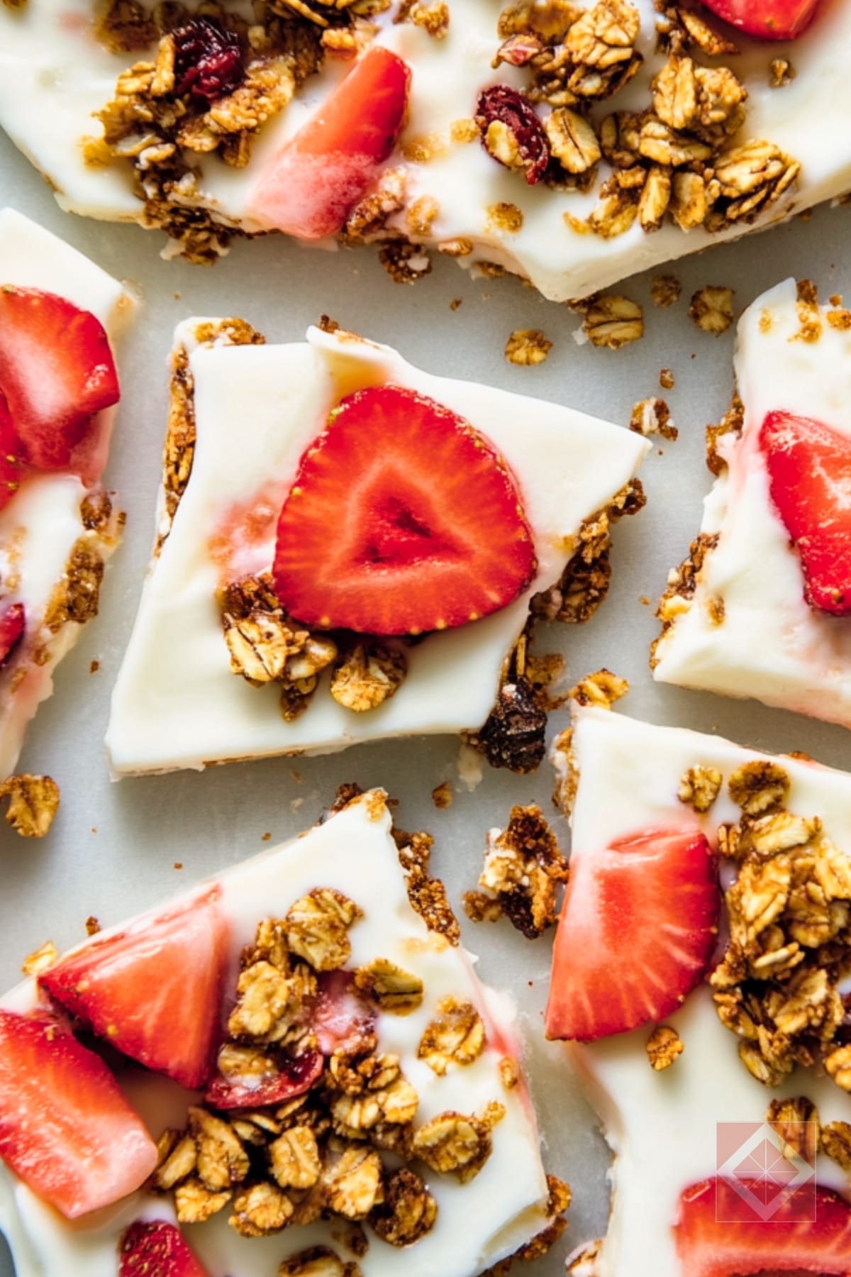 14 Nourishing Breakfast Ideas That’ll Actually Keep You Full Until Lunch 13 14 Nourishing Breakfast Ideas That’ll Actually Keep You Full Until Lunch - Frozen Yogurt Bark pin 1 midia