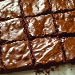 Irresistible Fudge Brownies with a Paper-Thin Crust 5 Irresistible Fudge Brownies with a Paper-Thin Crust - Fudge Brownies midia