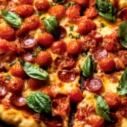 Easy Fresh Garden Pizza with Pepperoni & Cherry Tomatoes 5 Easy Fresh Garden Pizza with Pepperoni & Cherry Tomatoes - Garden Pizza midia