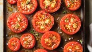 Roasted Tomatoes with Garlic That's Bursting with Flavor 1 Roasted Tomatoes with Garlic That's Bursting with Flavor - Garlic Herb Roasted Tomatoes midia